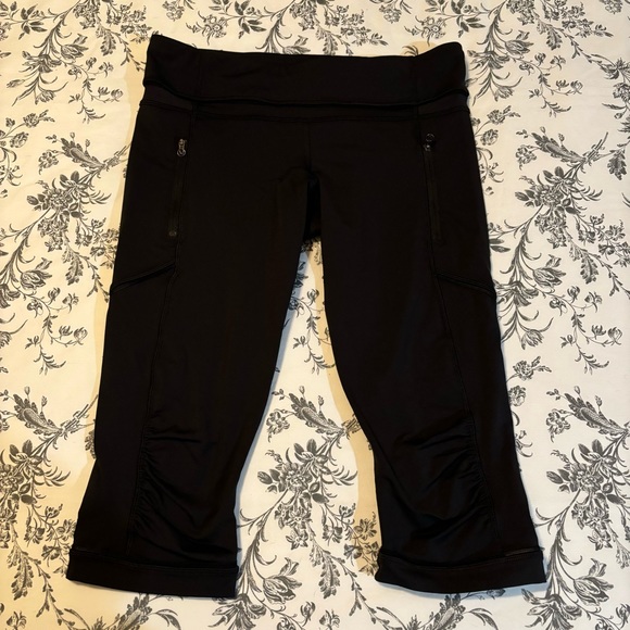 Like NEW!!! Lululemon crop leggings - Picture 9 of 9